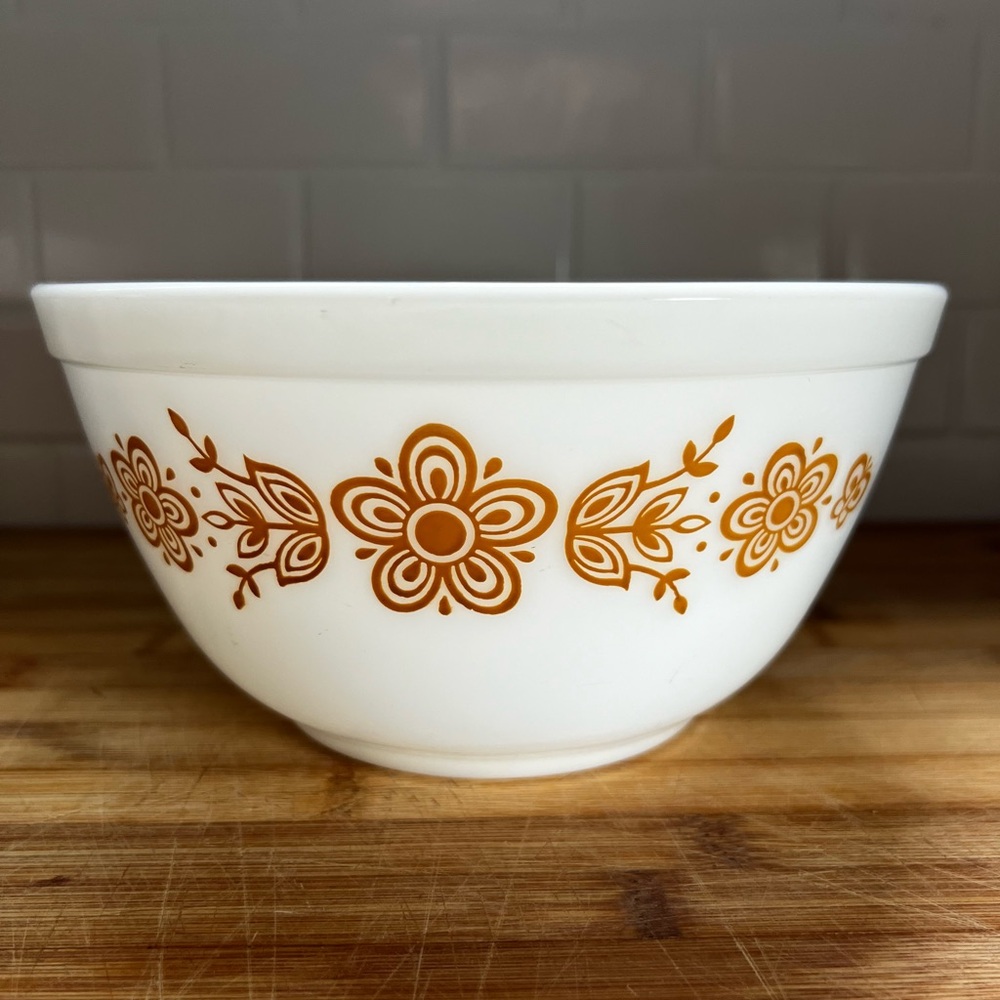 Vintage Pyrex Bowl